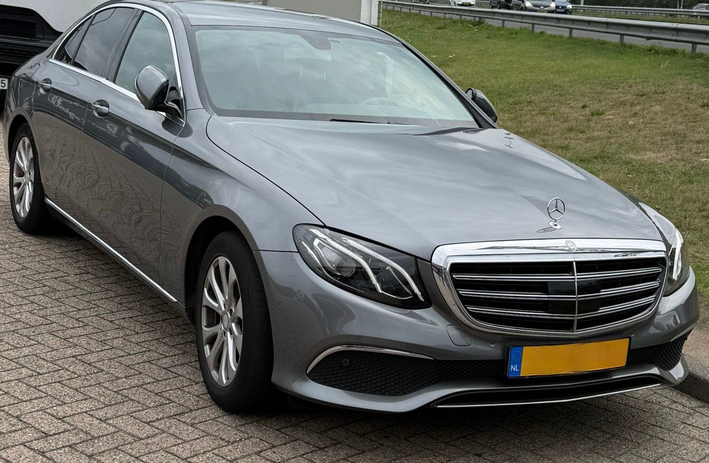 Mercedes-Benz E-Klasse 2.0 E200  2017 Grijs, Auto's, Zwart, 4 cilinders, USB, 1505 kg