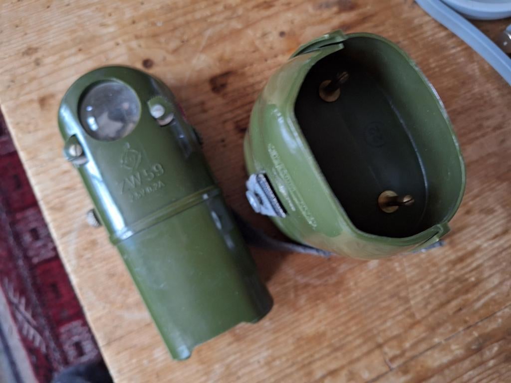DDR NVA militaire lamp met lader., Verzamelen, Militaria | Algemeen, Ophalen of Verzenden, Landmacht, Duitsland