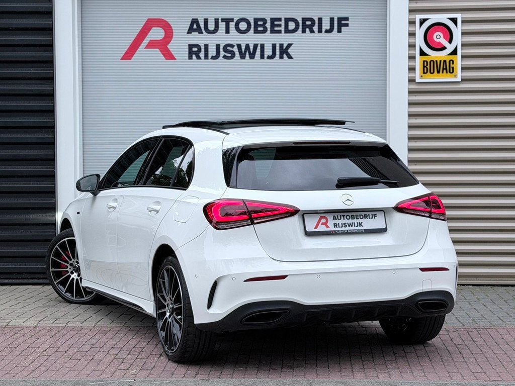 Mercedes-Benz A-klasse 250 e AMG Line Pano/AR/sfeer/Camera, Auto's, Mercedes-Benz, 12 maanden, Gebruikt, 4 cilinders, Alcantara