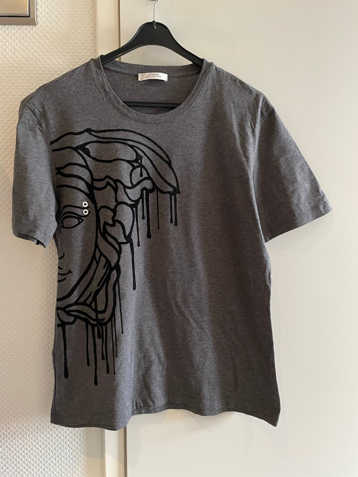 Versace collection shirt met leuke medusa print maat s, Ophalen of Verzenden, Zo goed als nieuw, Maat 46 (S) of kleiner, Grijs