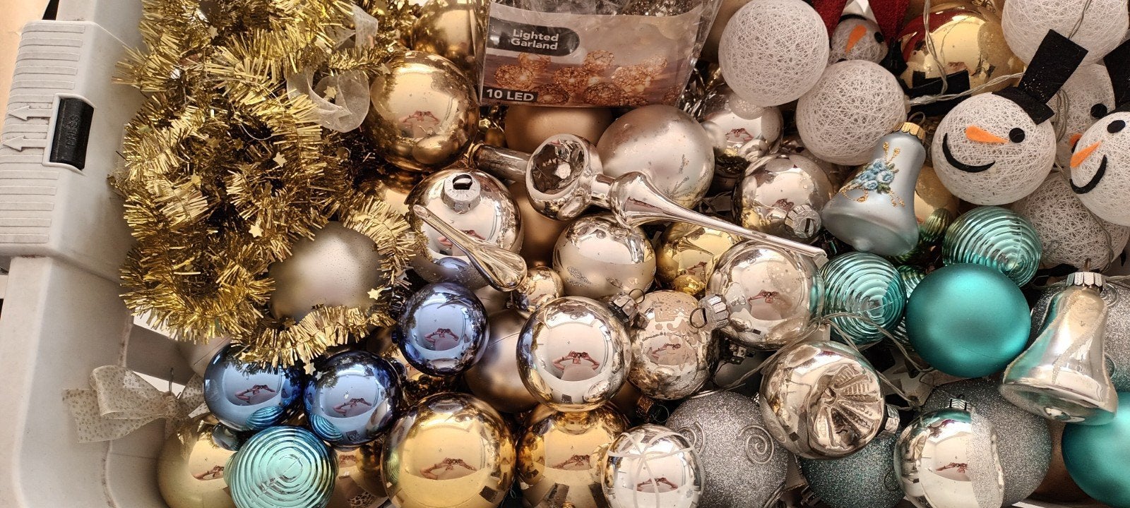 wasmand vol met kerstballen, Ophalen, Gebruikt