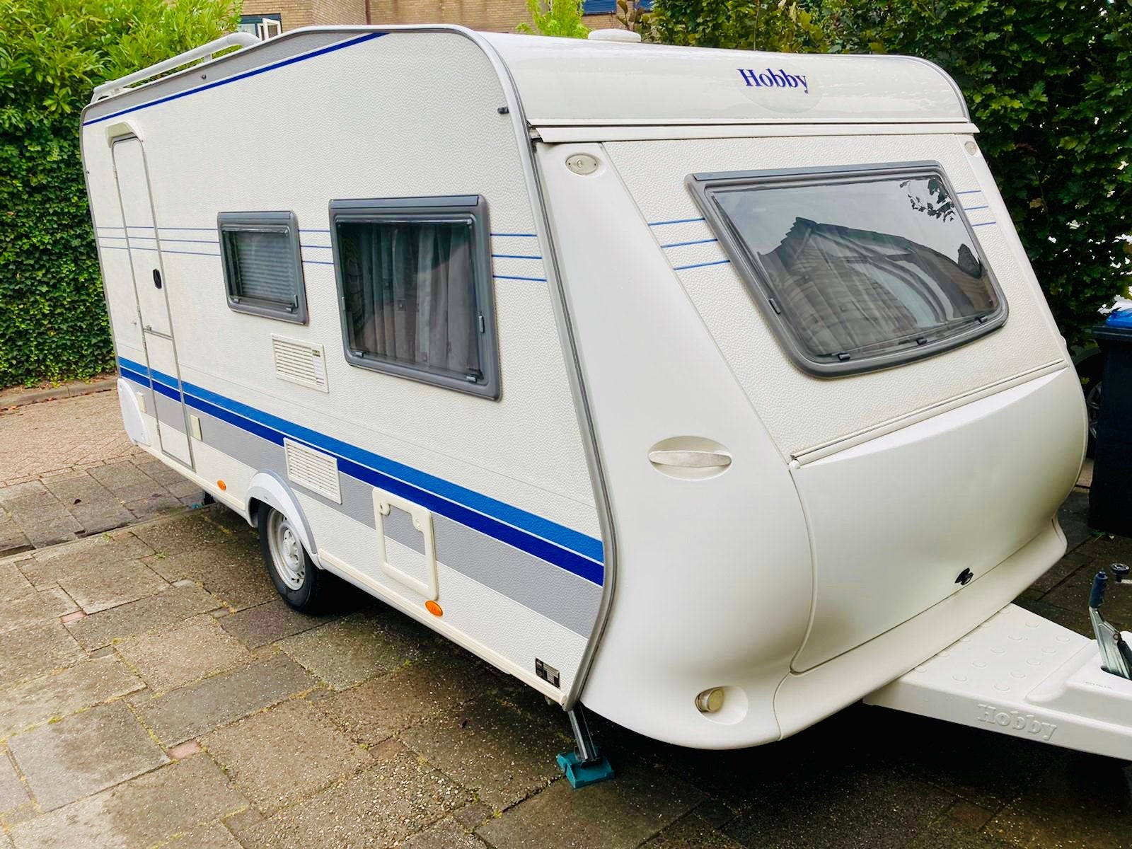 Hobby 440 kb de luxe easy, Caravans en Kamperen, Caravans, Hobby, Treinzit, Particulier, 6 tot 7 meter