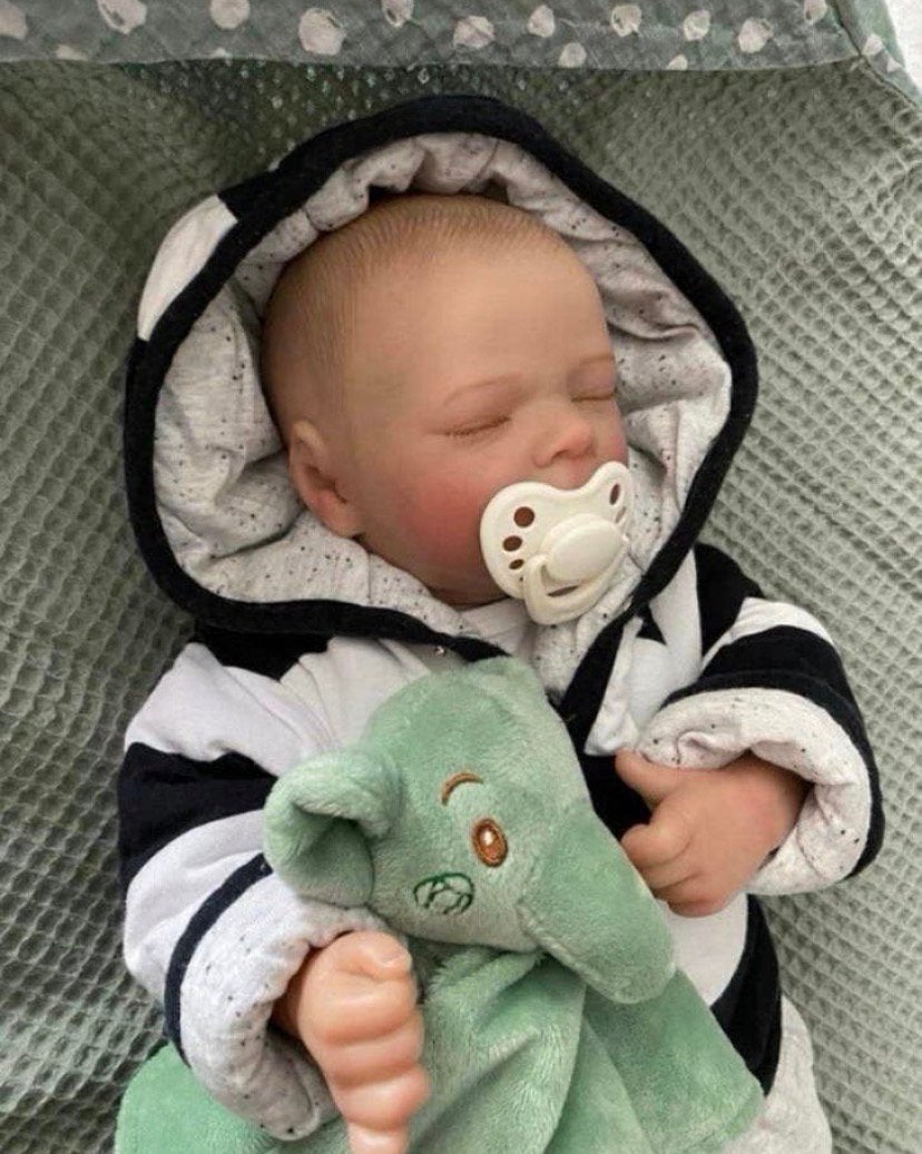 Schattig slapend Reborn baby Boy 💙, Verzamelen, Verzenden, Zo goed als nieuw, Babypop, Levensecht of Reborn