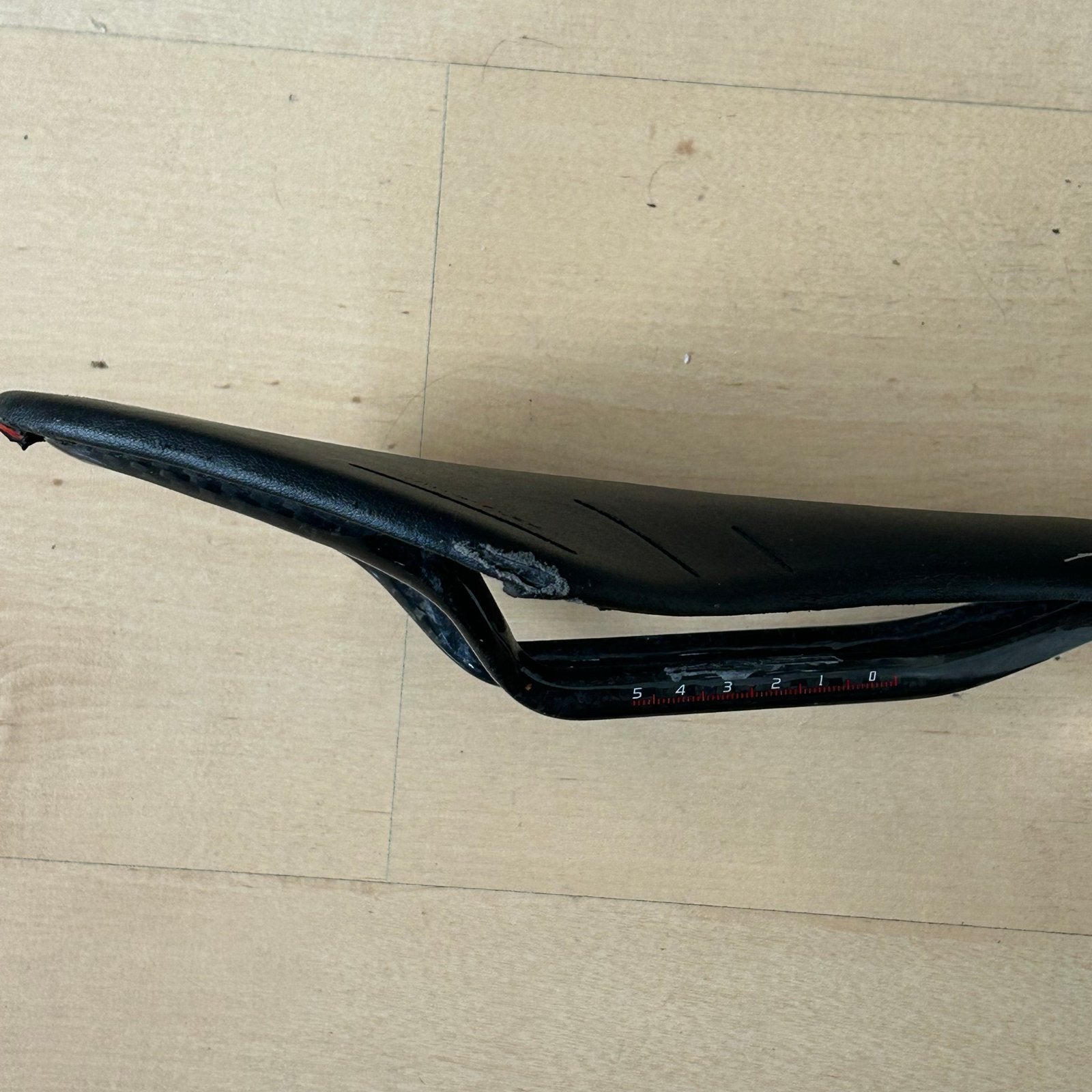 Fizik Arione fietszadel met ovale rails van carbon, Ophalen, Gebruikt, Zadel, Racefiets