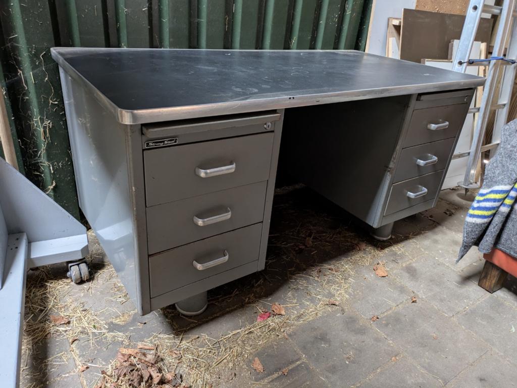 Vintage metal bureau met lades - 75x150x79 cm, Met lades, Gebruikt, Metaal, Ophalen of Verzenden