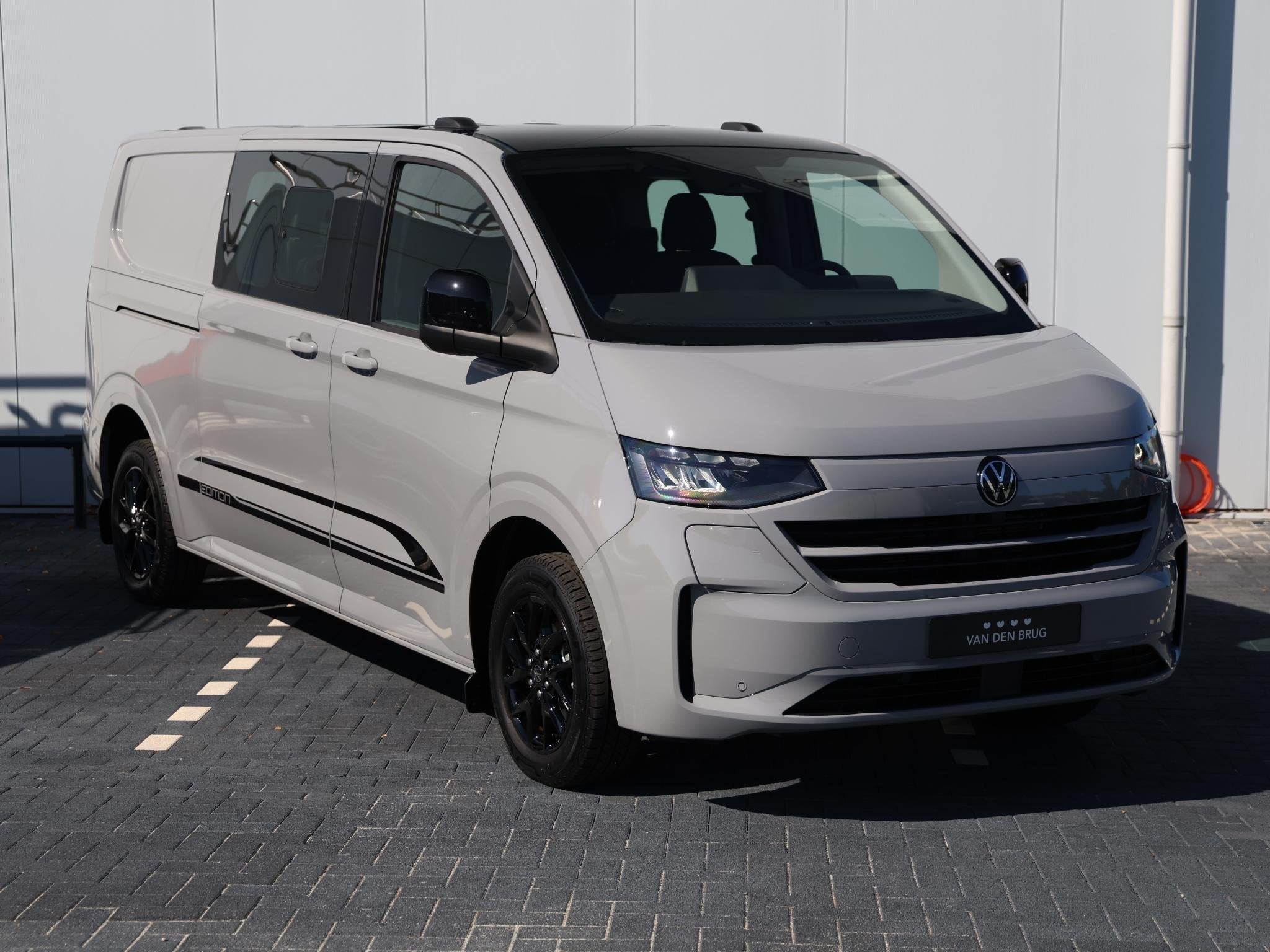Volkswagen e-Transporter Dubbele cabine L2H1 Edition 64 kWh, Auto's, Automaat, Gebruikt, Zwart, Volkswagen
