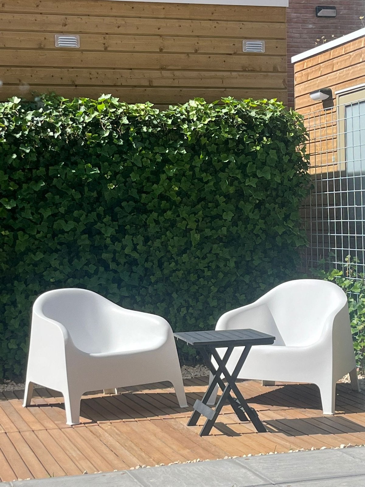 2 witte IKEA fauteuils voor buiten, Ophalen, Zo goed als nieuw, Kunststof
