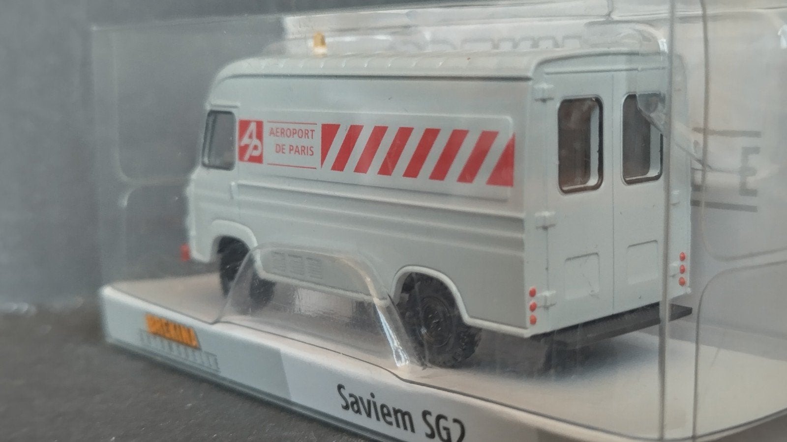 Renault Saviem SG2 Aeroport de Paris 1:87 Brekina Pol, ., Ophalen of Verzenden, Bus of Vrachtwagen, Brekina