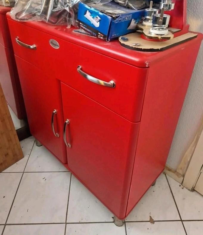 Malibu Retro Rode Kast - Uniek Design, Ophalen, Gebruikt