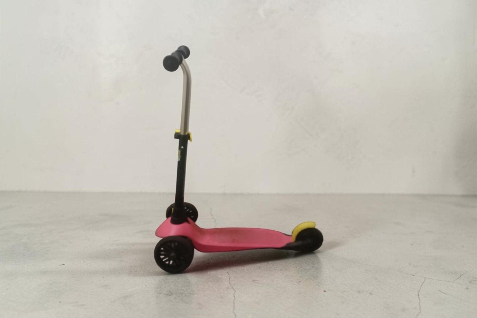 Roze step voor peuters met lichte gebruikssporen, Ophalen, Gebruikt, Gewone step