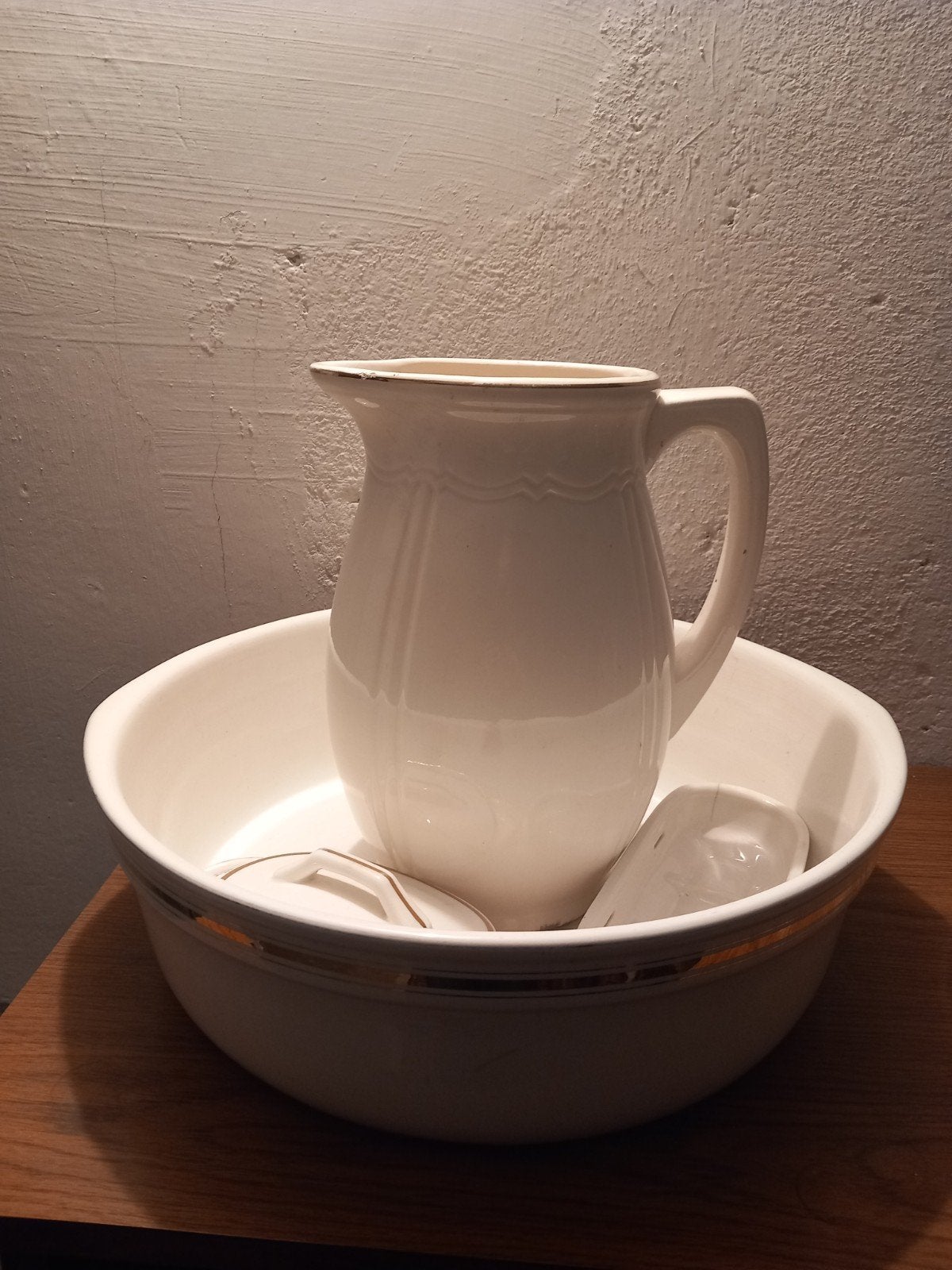 Antiek Lampetstel met 3 Zeepschaaltjes - Wit met Goud, Antiek en Kunst, Ophalen of Verzenden