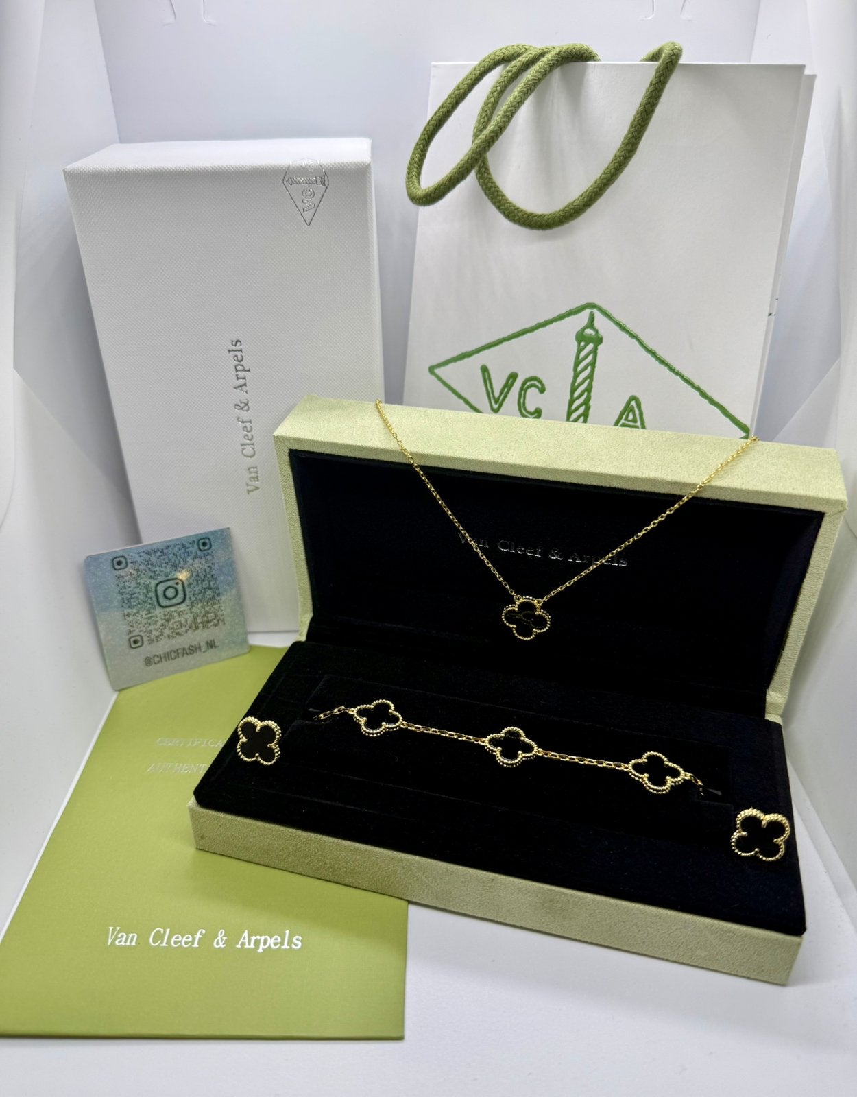 Van Cleef & Arpels Onyx set ( Armband, Ketting, Oorbellen ), Ophalen of Verzenden, Zo goed als nieuw, Goud, Zilver