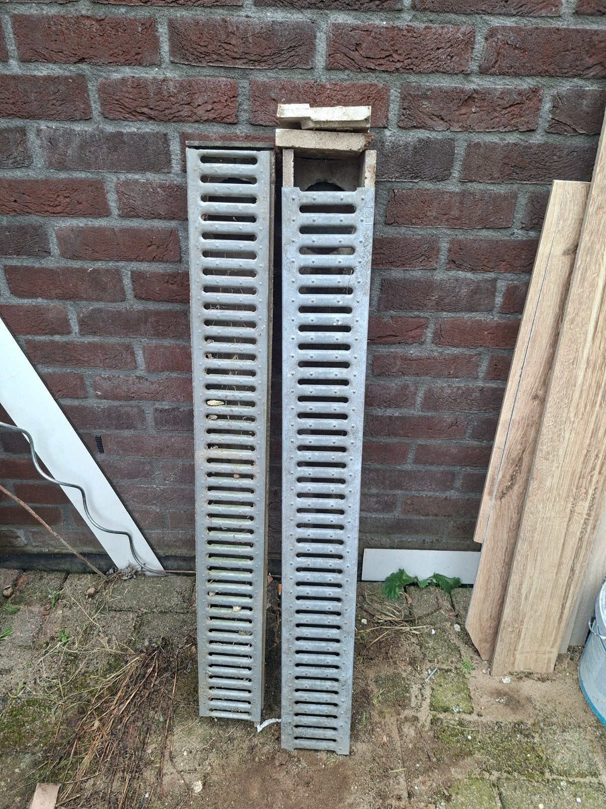 Betonnen afvoergoot met rooster, Doe-het-zelf en Verbouw, Ophalen, Gebruikt, 20 tot 40 mm, Minder dan 2 meter