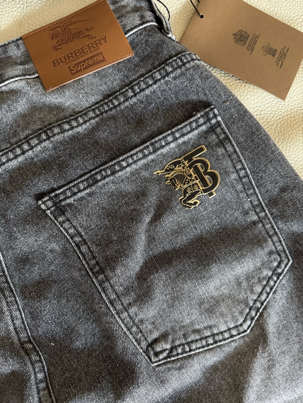 Burberry x Supreme Jeans - Grijs, Maat 36 (S), Verzenden, Nieuw, Maat 36 (S), Grijs