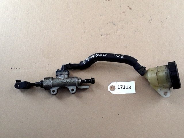 ST1300 2002 - 2009 Honda Rempomp D1-30549