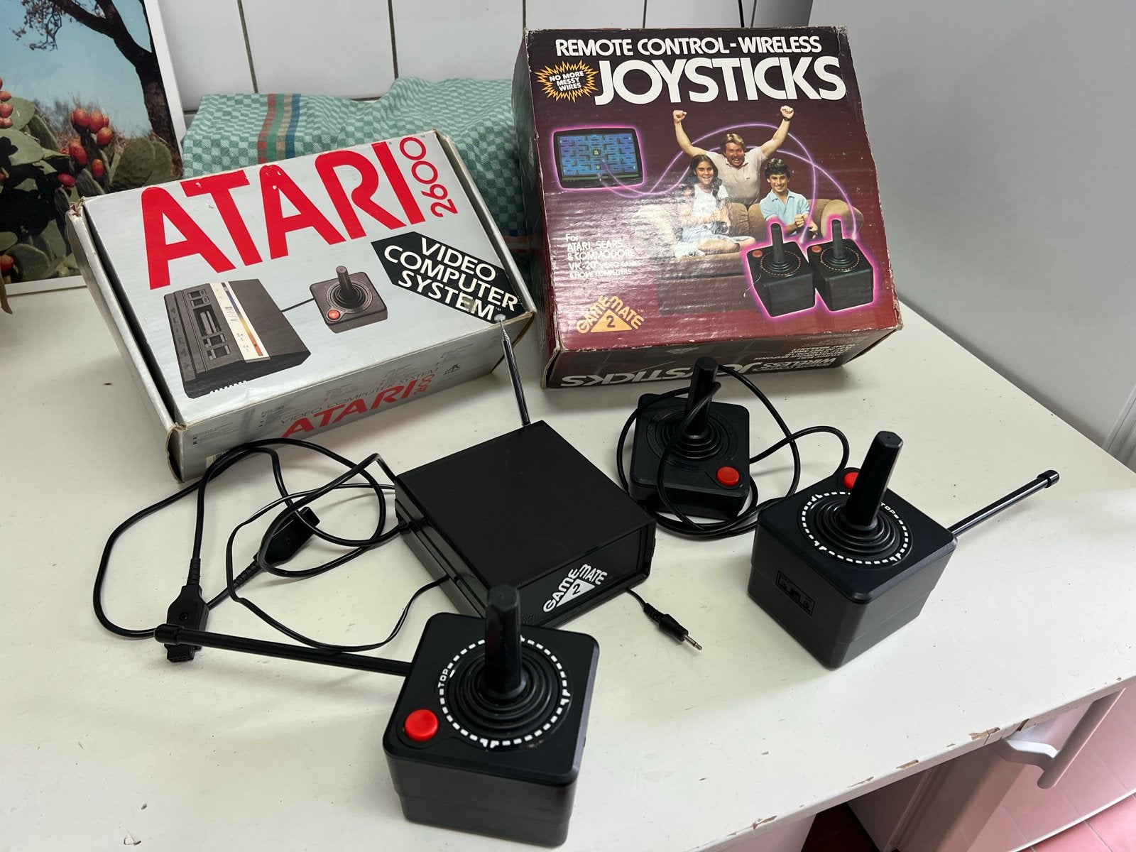 Atari 2600 met 5 controllers en diverse games, Spelcomputers en Games, Spelcomputers | Atari, Ophalen of Verzenden, Gebruikt, Met games