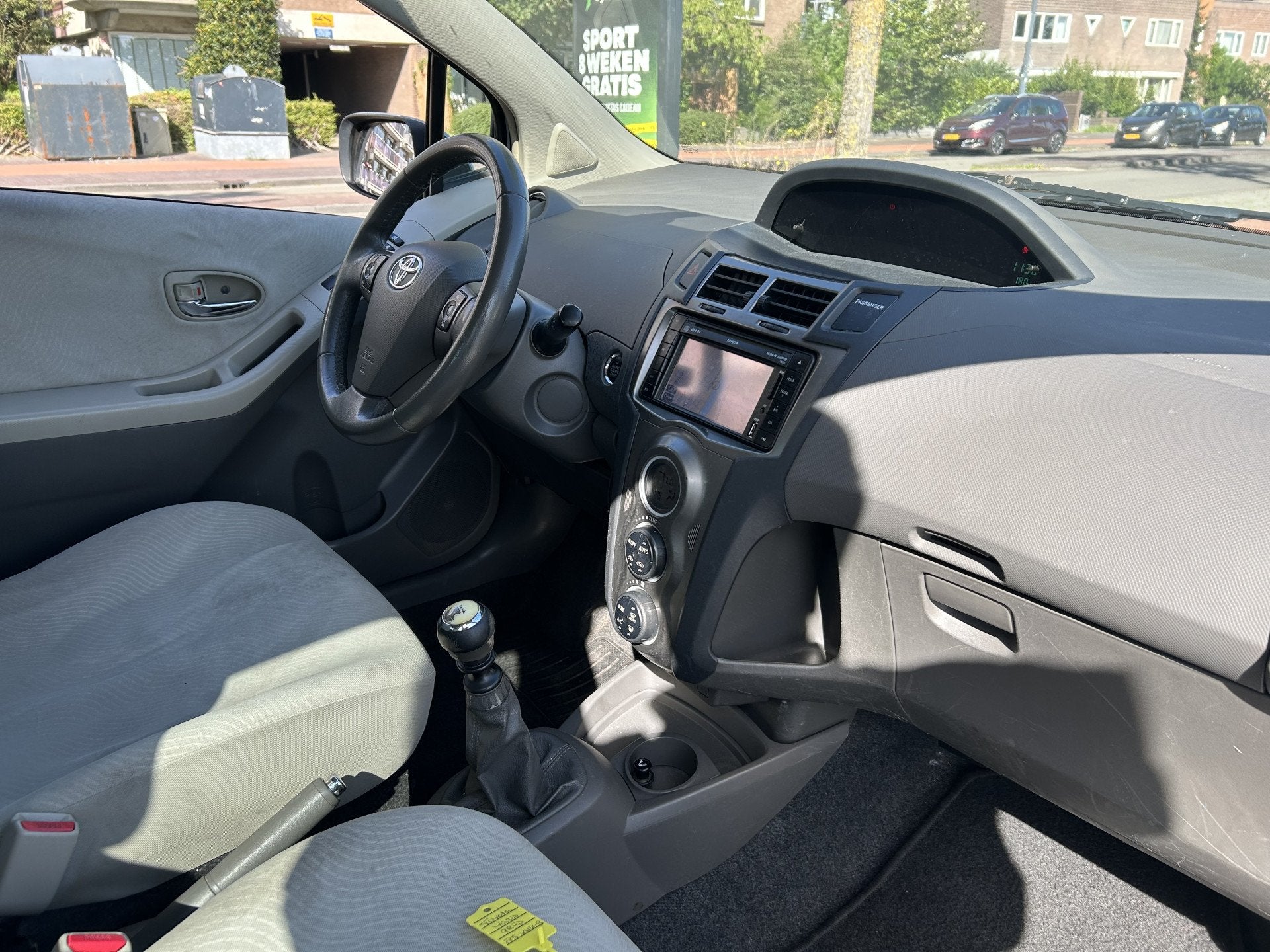 Toyota Yaris 1.3 VVTi Executive 5 deurs airco/ecc navigatie, Auto's, Voorwielaandrijving, 1025 kg, Beige, 4 cilinders