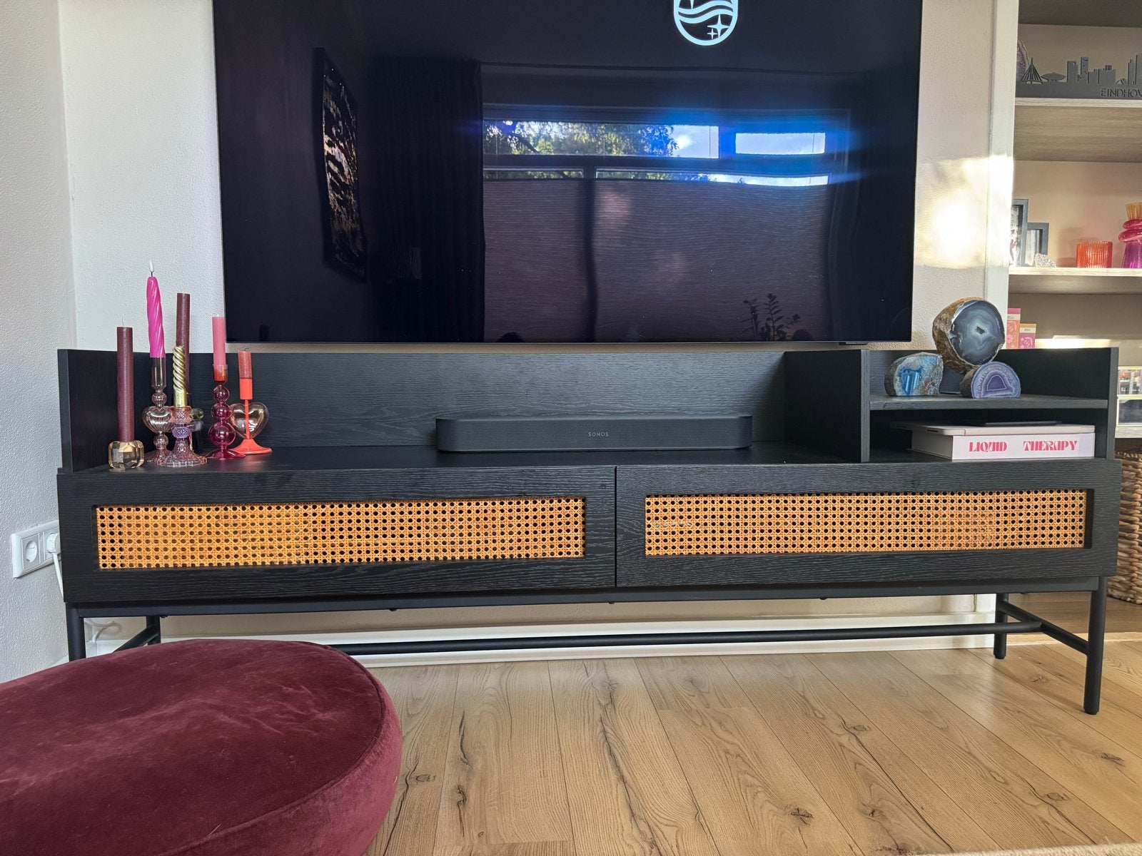 Degelijk TV Meubel met rotan - Zwart Hout en Metaal, Ophalen, Gebruikt, 150 tot 200 cm, Minder dan 100 cm