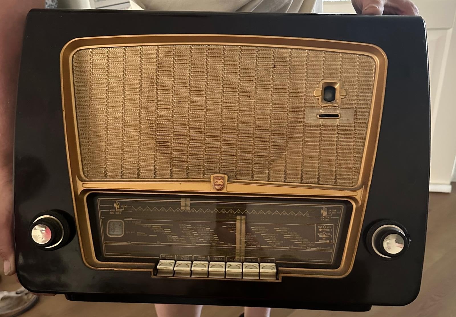 Vintage radio van Philips, Ophalen