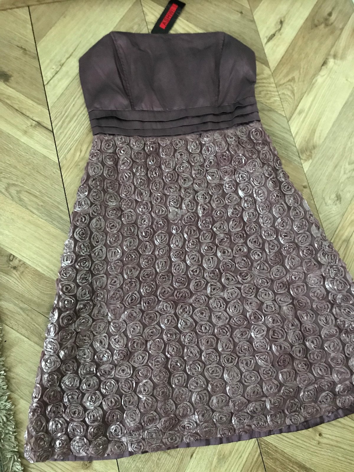 Mooie paarse strapless jurk met roosjes, Ophalen of Verzenden, Zo goed als nieuw, Paars, Boven de knie