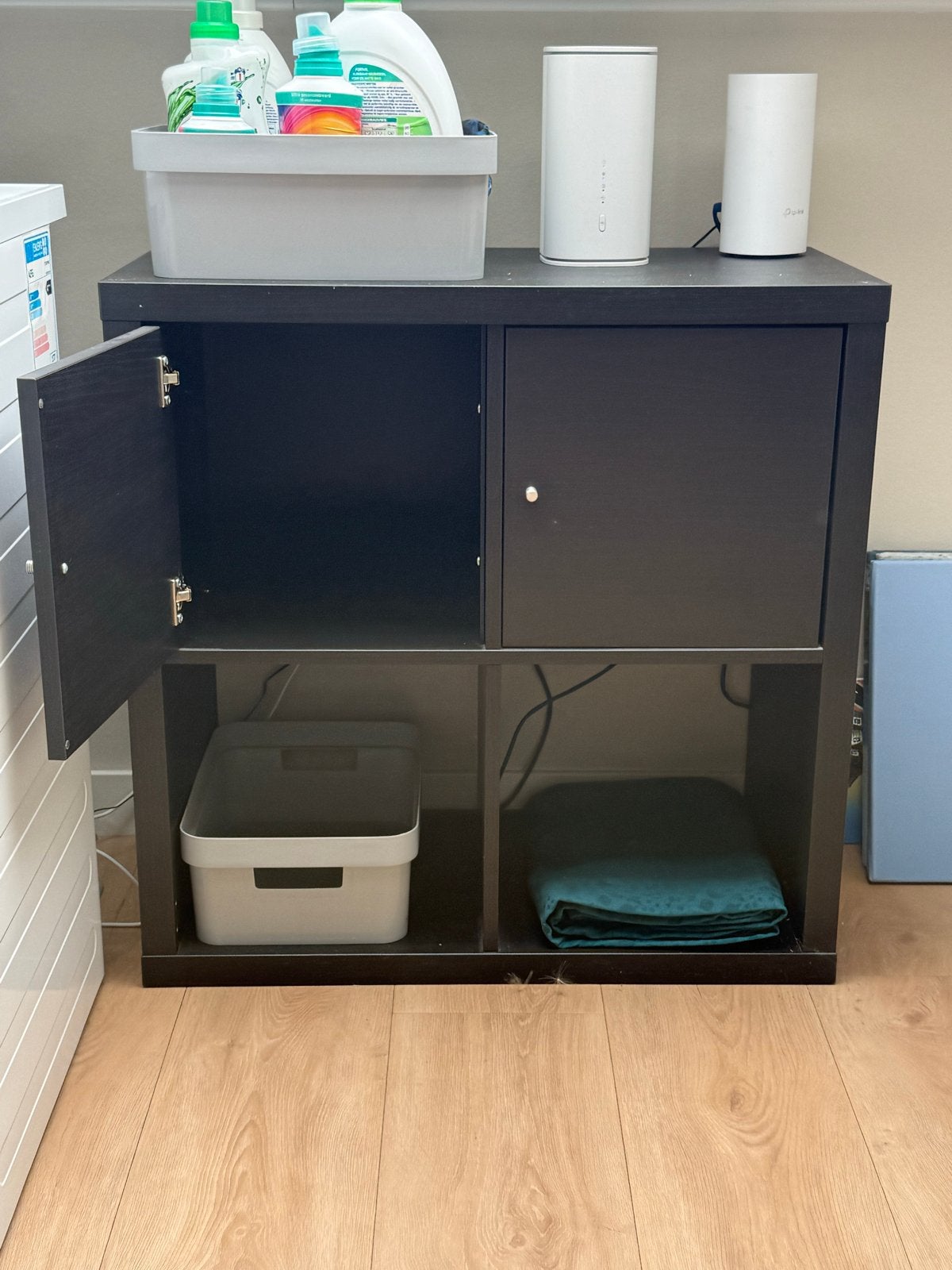 GRATIS: IKEA KALLAX 2x2 inclusief 2 deurtjes., Ophalen, Gebruikt, 50 tot 100 cm, 25 tot 50 cm