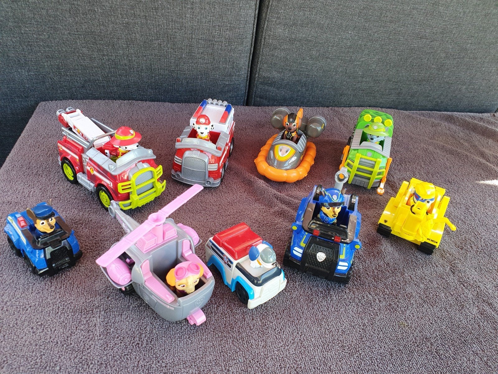 9 stuks Paw Patrol voertuigen met bijpassende losse figuren, Ophalen, Zo goed als nieuw