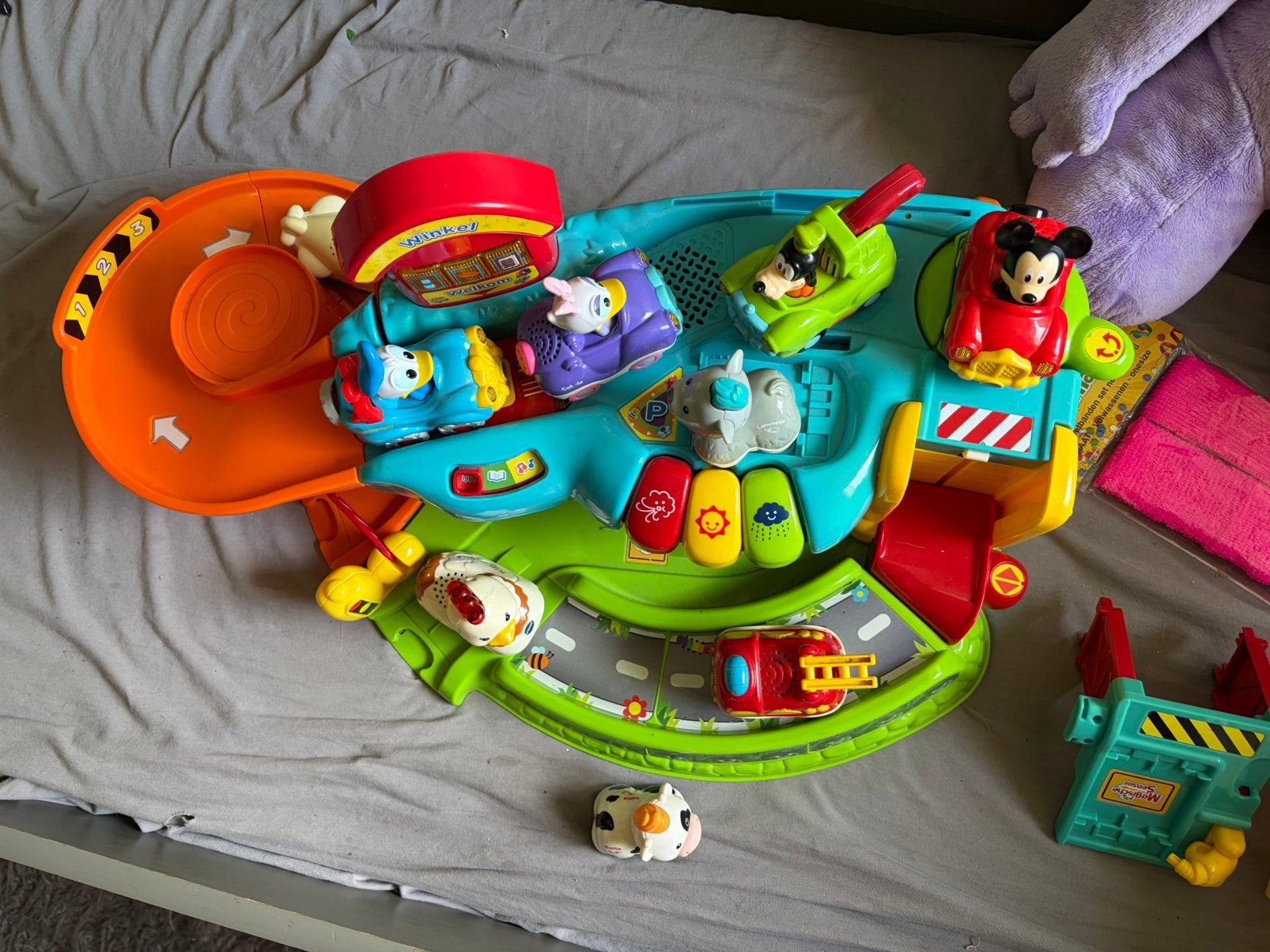 Toet garage moet 4. Disney toet toet en nog meer toet toet, Ophalen of Verzenden, Zo goed als nieuw, 2 tot 4 jaar