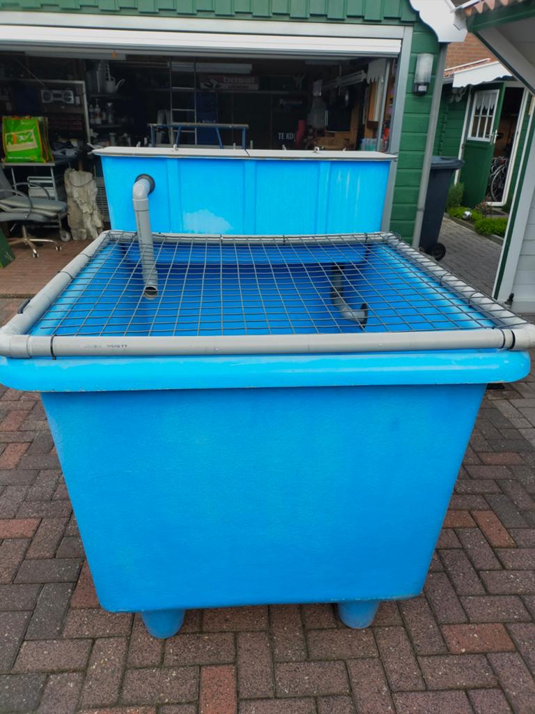 Quarantaine bak met pomp, Ophalen, Vijverpomp