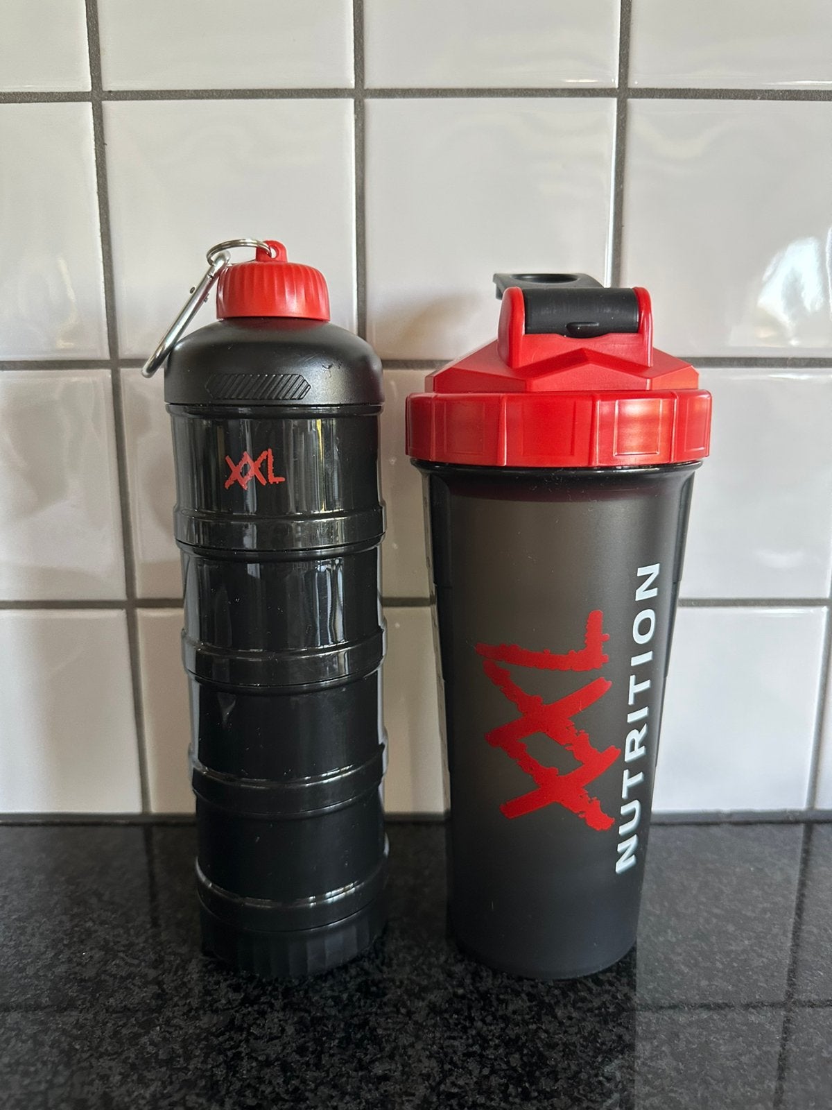 XXL Nutrition Shaker en Powder container, Sport en Fitness, Ophalen of Verzenden, Zo goed als nieuw
