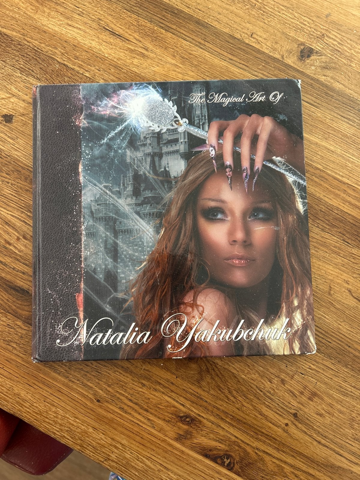 Nail art boek The Magical Art Of Natalia Yakubchuk, Boeken, Ophalen of Verzenden, Zo goed als nieuw, Overige onderwerpen