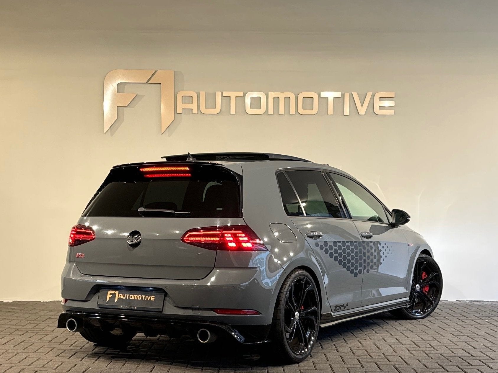 Volkswagen GOLF 2.0 TSI GTI TCR Pano|Keyless|DCC|ACC|Camera, 1330 kg, 15 km/l, Gebruikt, 4 cilinders