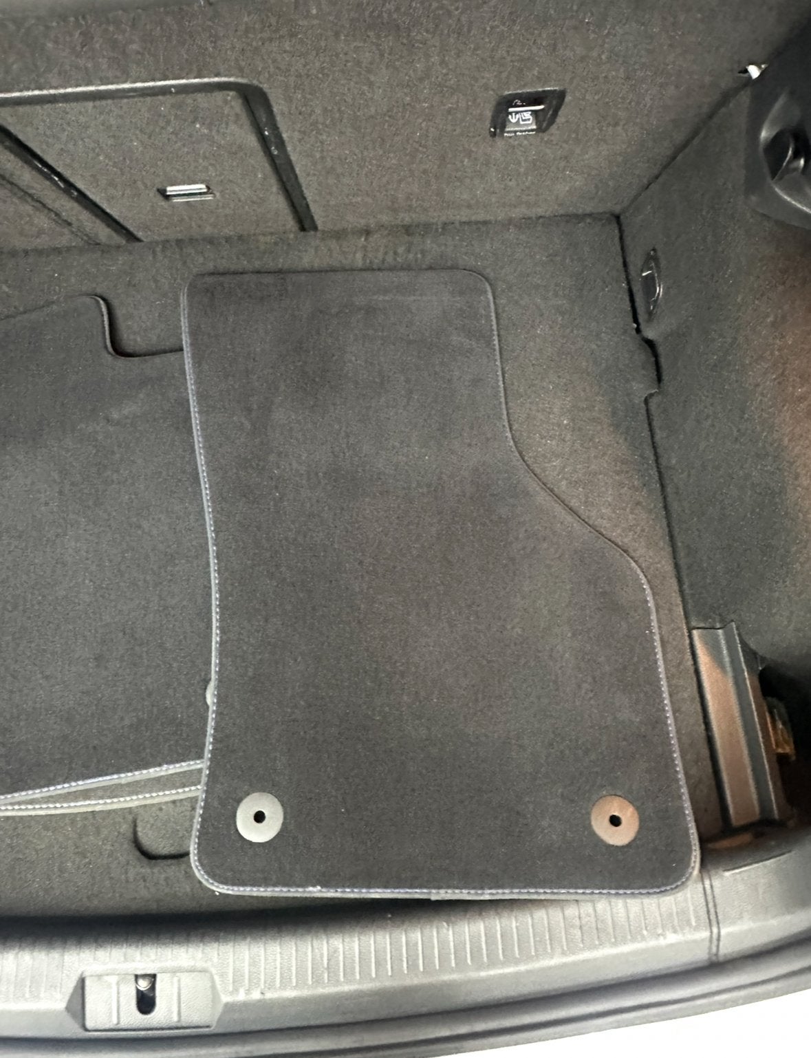 Te koop Golf 8 GTE originele vloermatten, als nieuw !, Ophalen of Verzenden, Zo goed als nieuw