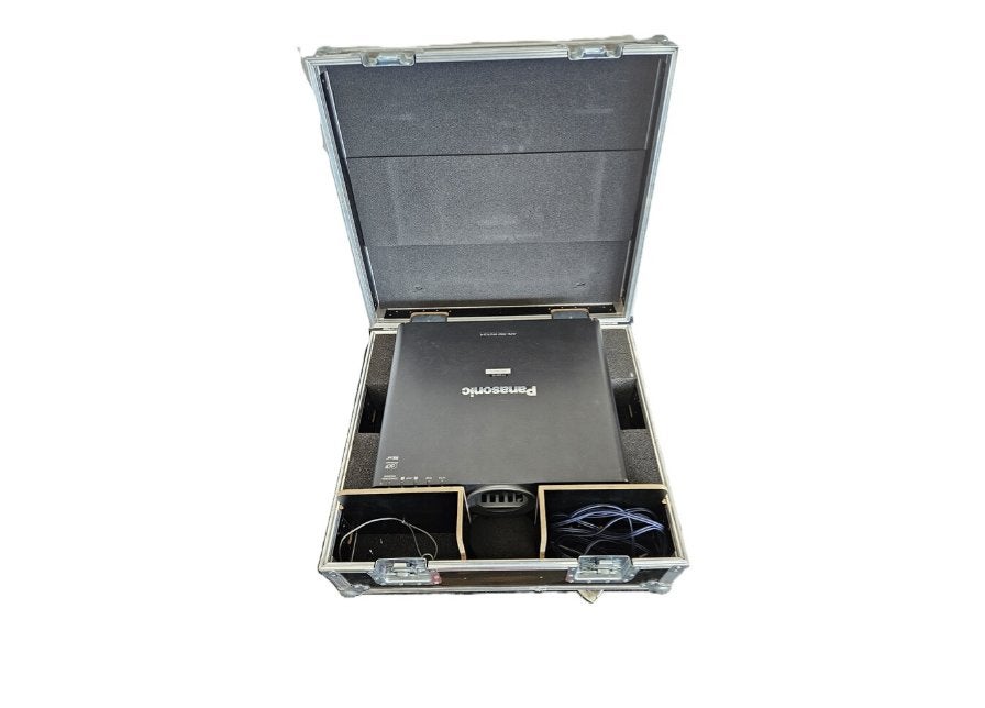 Panasonic DW670 projector1788 branduren Exclusief lenzen, Ophalen of Verzenden, Gebruikt, Panasonic