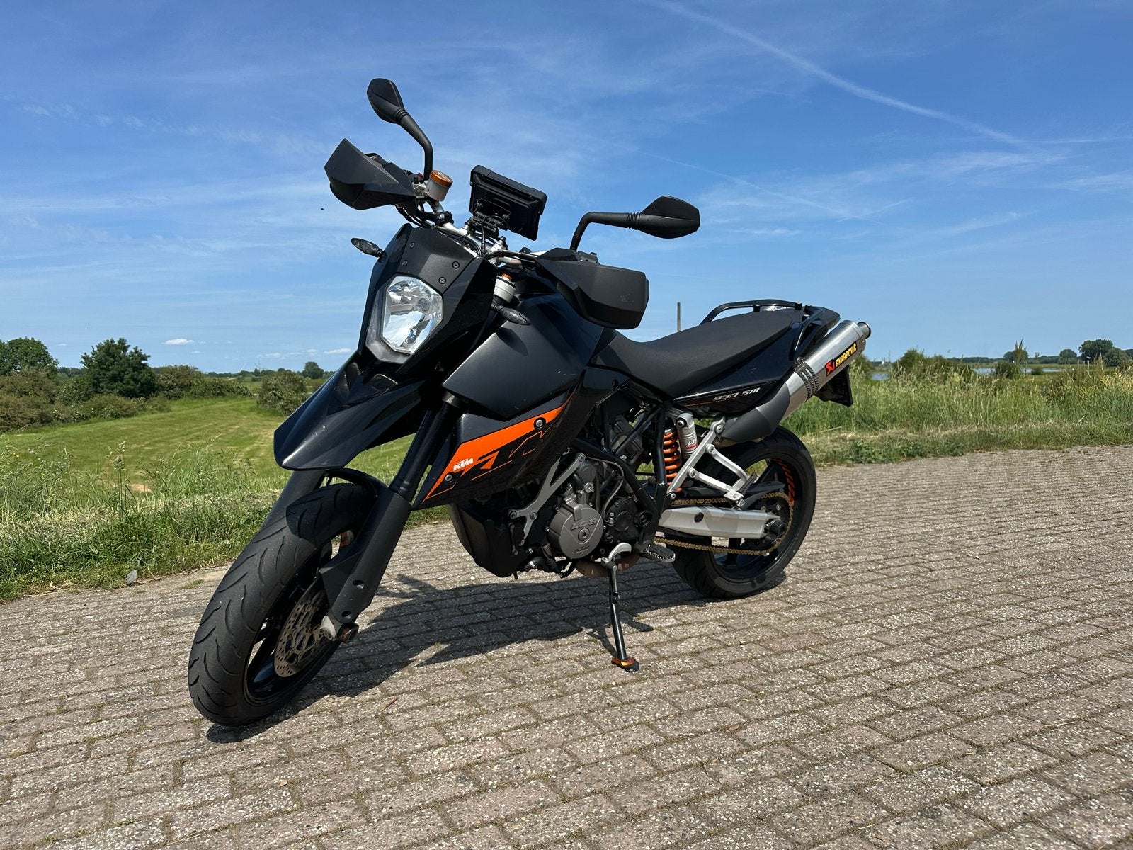 KTM 990 SMR - Klaar voor de weg met Akrapovic en CarPlay, Motoren, Motoren | KTM, Particulier, SuperMoto, Sportuitlaat, Handgeschakeld
