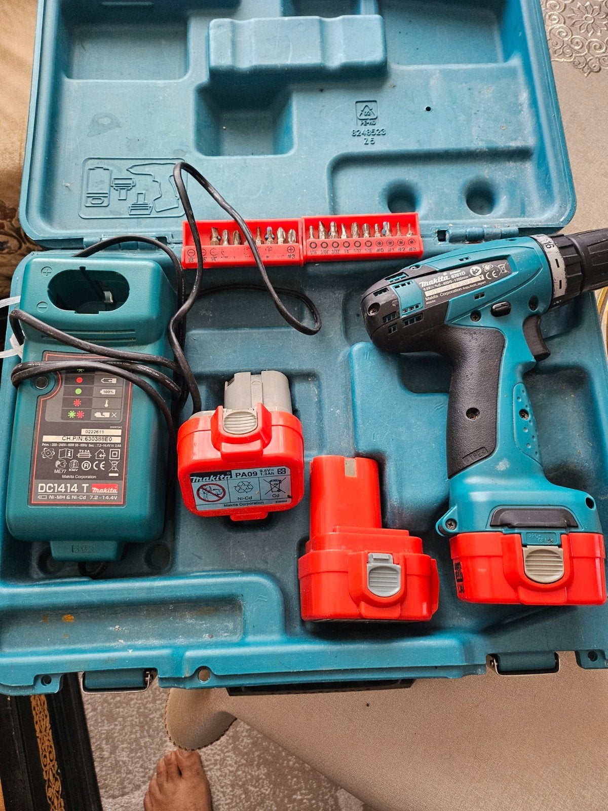 Makita Boor- en Schroefmachine met 2 accu's en lader, Gebruikt, Variabele snelheid, Ophalen of Verzenden, Boor- en Schroefmachine