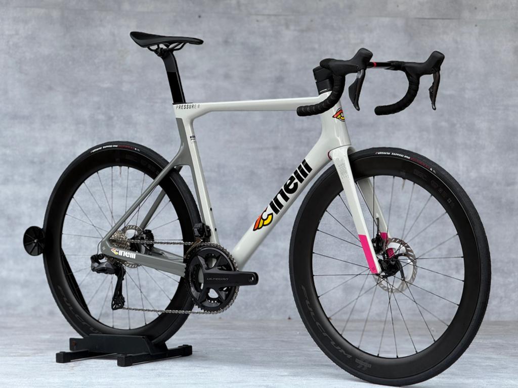 Cinelli Pressure 2 maat L(57) NIEUW Ultegra 2x12 Di2, Fietsen en Brommers, Fietsen | Racefietsen, Overige merken, Carbon, Bykz