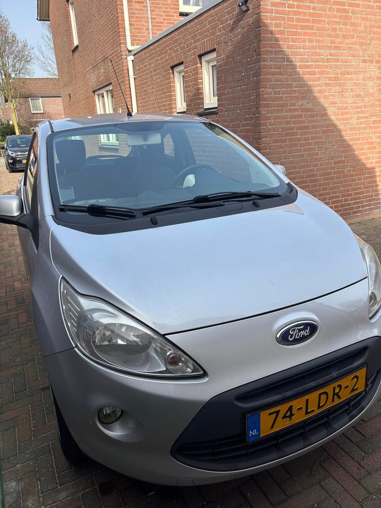 Ford Ka 1.2 51KW 2010 Grijs, Auto's, Ford, Voorwielaandrijving, Stof, 1242 cc, 4 cilinders