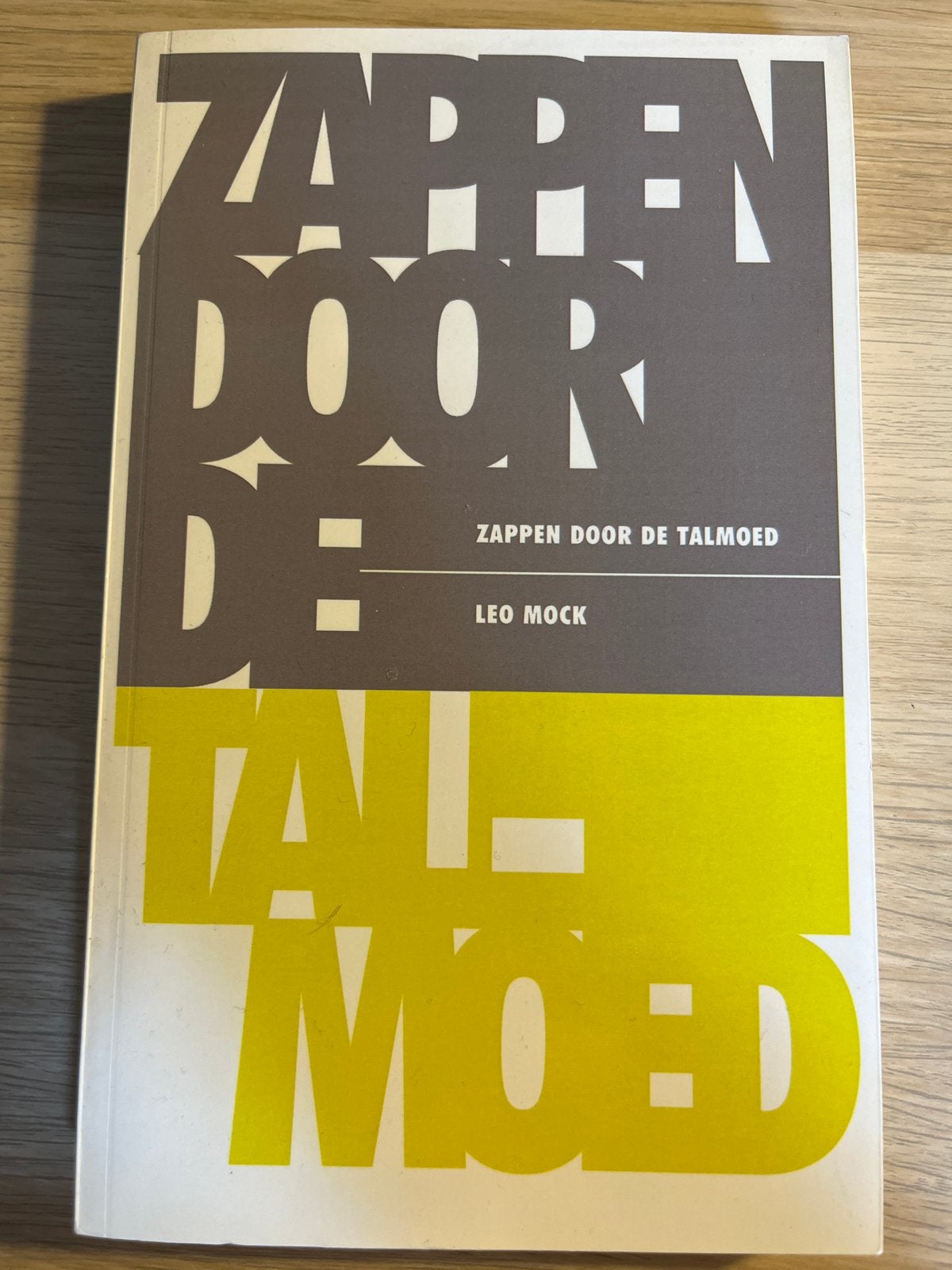 Zappen door de Talmoed - Leo Mock (Jodendom), Boeken, Ophalen of Verzenden, Gelezen, Spiritualiteit algemeen, Achtergrond en Informatie