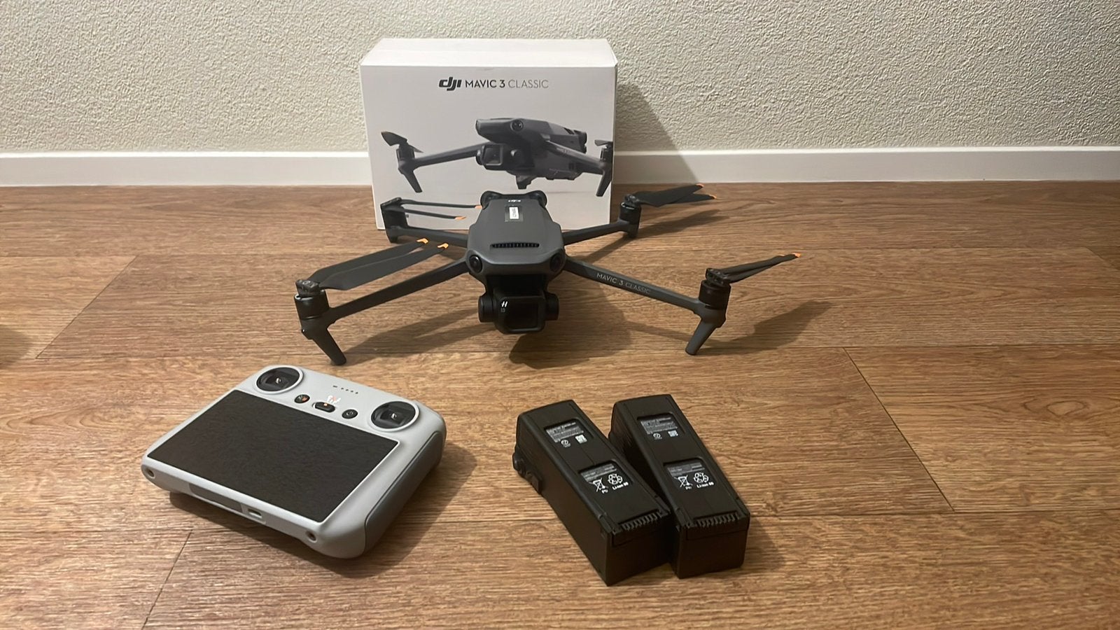 DJI Mavic 3 Classic met smart controller en drie accu’s