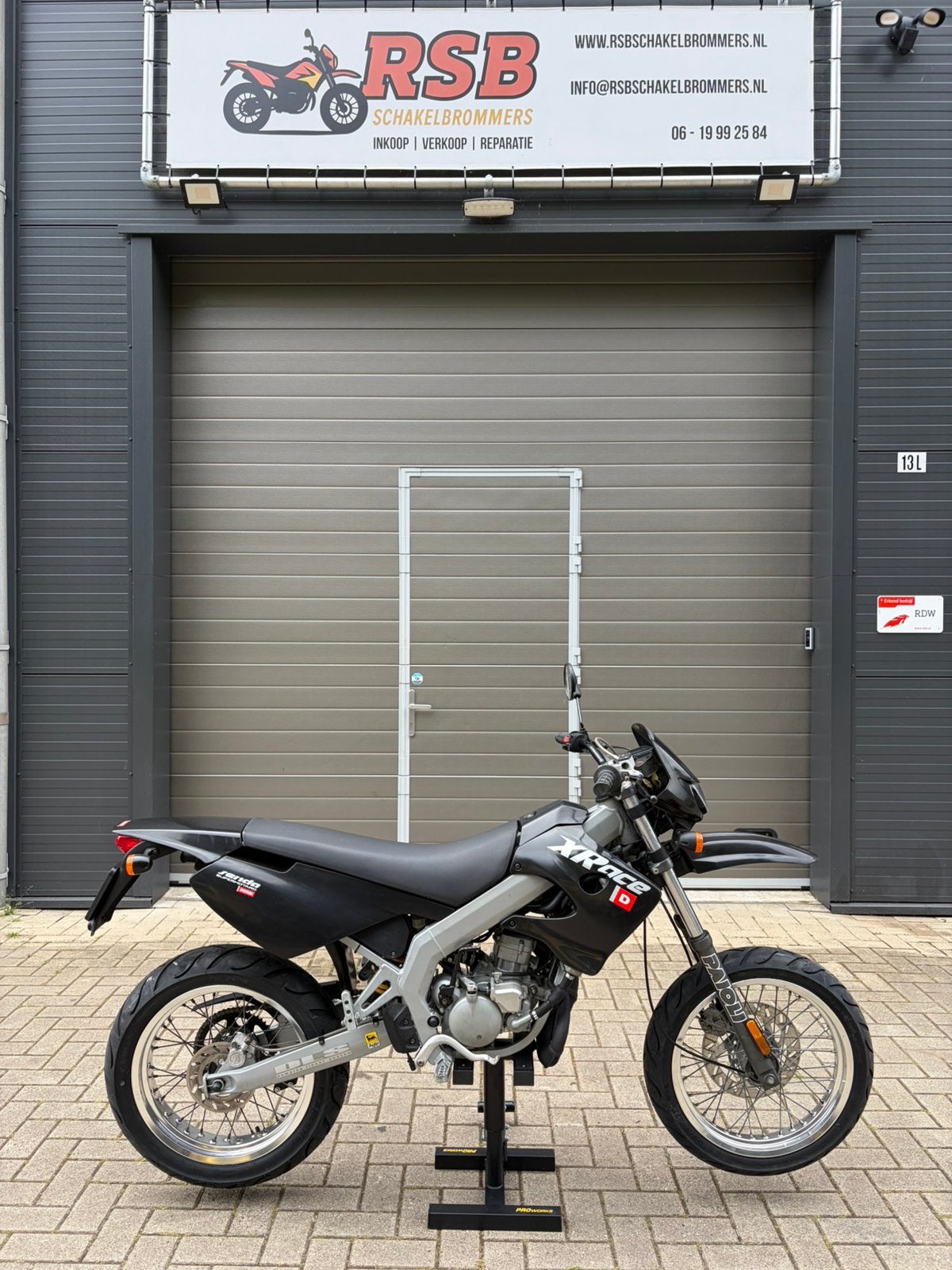 Derbi Senda X-Race SM 50 2T 2010 geheel origineel !, Ophalen, 6 versnellingen, ., Maximaal 45 km/u