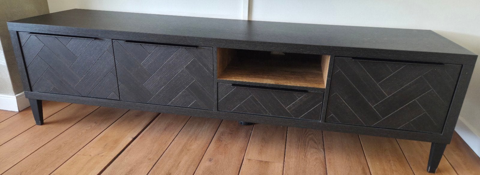 Gaya Large TV-meubel - Zwart met visgraat, Overige materialen, 150 tot 200 cm, Ophalen of Verzenden, Zo goed als nieuw