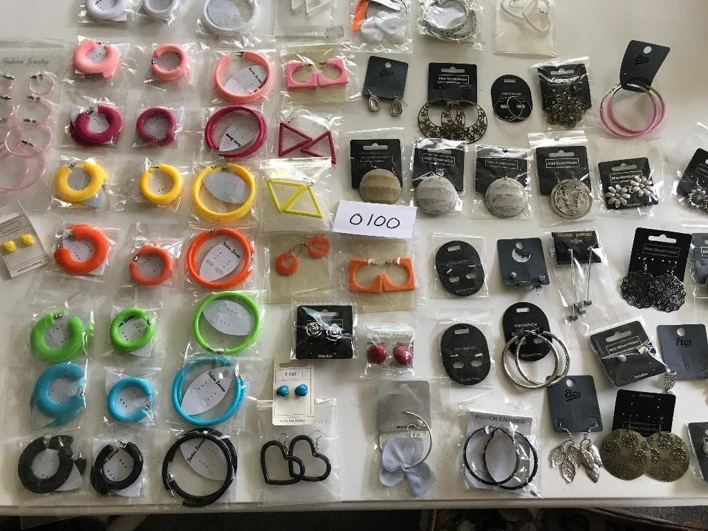 partij oorbellen, Ophalen of Verzenden, Zo goed als nieuw, Overige kleuren, Overige materialen