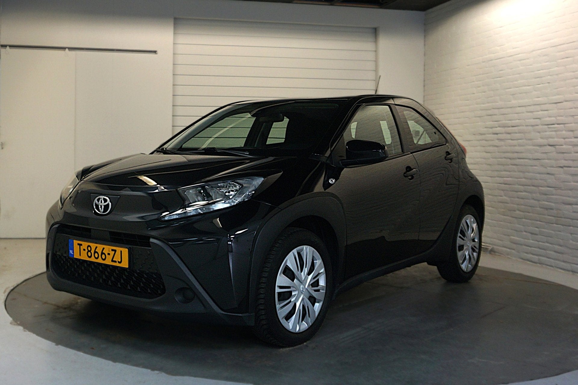 Toyota Aygo X 1.0 VVT-i MT Play Miracast Achteruitrijcamera, Auto's, Toyota, Stof, Gebruikt, 920 kg, 4 stoelen