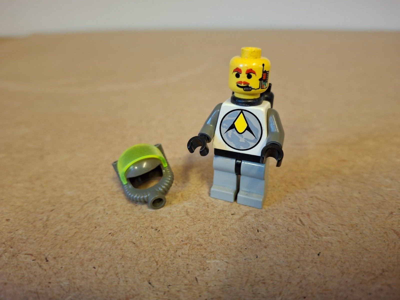 Lego 6815 Hovertron. Jaren 90 Space Exploriens, Compleet, Lego, Info@lego.com, 33 Bath Road, Slough, UK