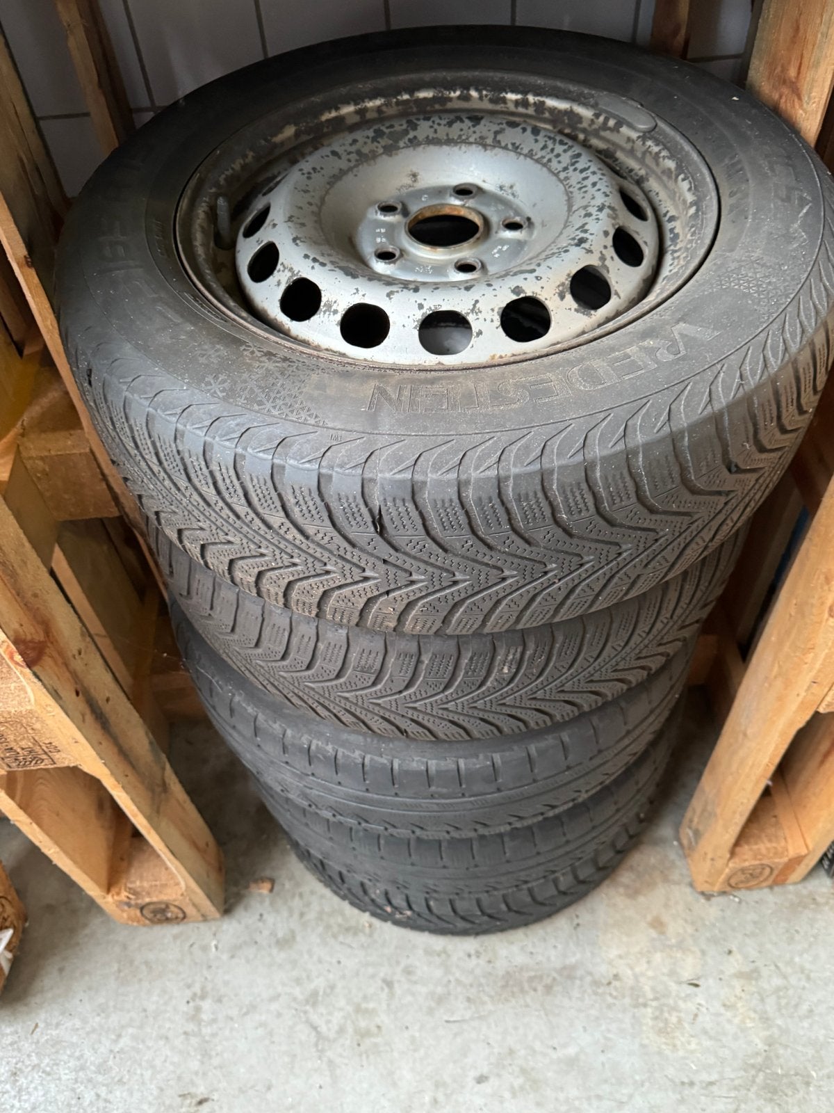 Vredestein Winterbanden 195/65 R15 op stalen velgen, Ophalen, Gebruikt, 15 inch, Banden en Velgen