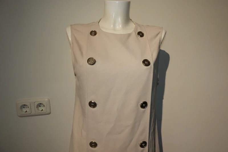 Elisabetta Franchi licht roze jurk sier lijst knopen logoI44, Kleding | Dames, Maat 38/40 (M), Overige kleuren, Gedragen, Boven de knie