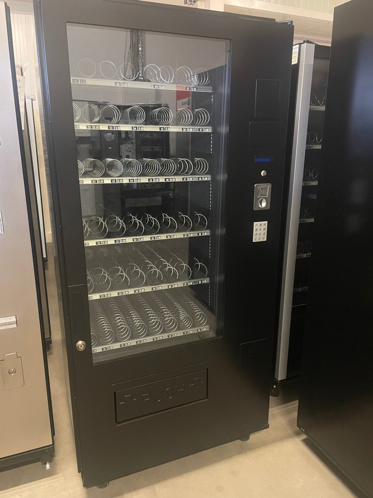 Vendo refurbished snack-frisdrank automaat, Ophalen, Zo goed als nieuw