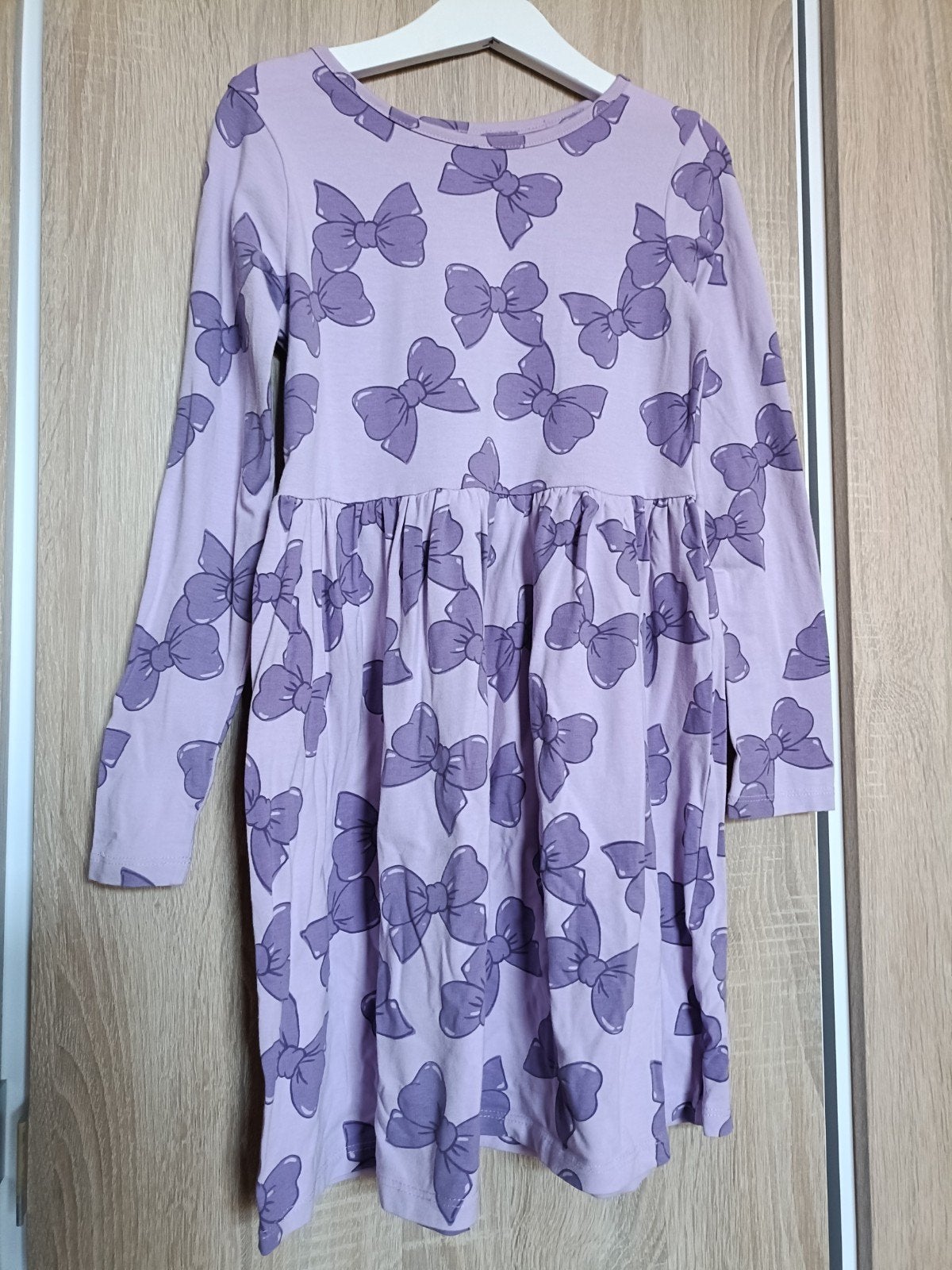 Leuke paarse jurk met strikjes H&M maat 122/128, Kinderen en Baby's, Kinderkleding | Maat 116, Meisje, H&M, Nieuw, Ophalen of Verzenden