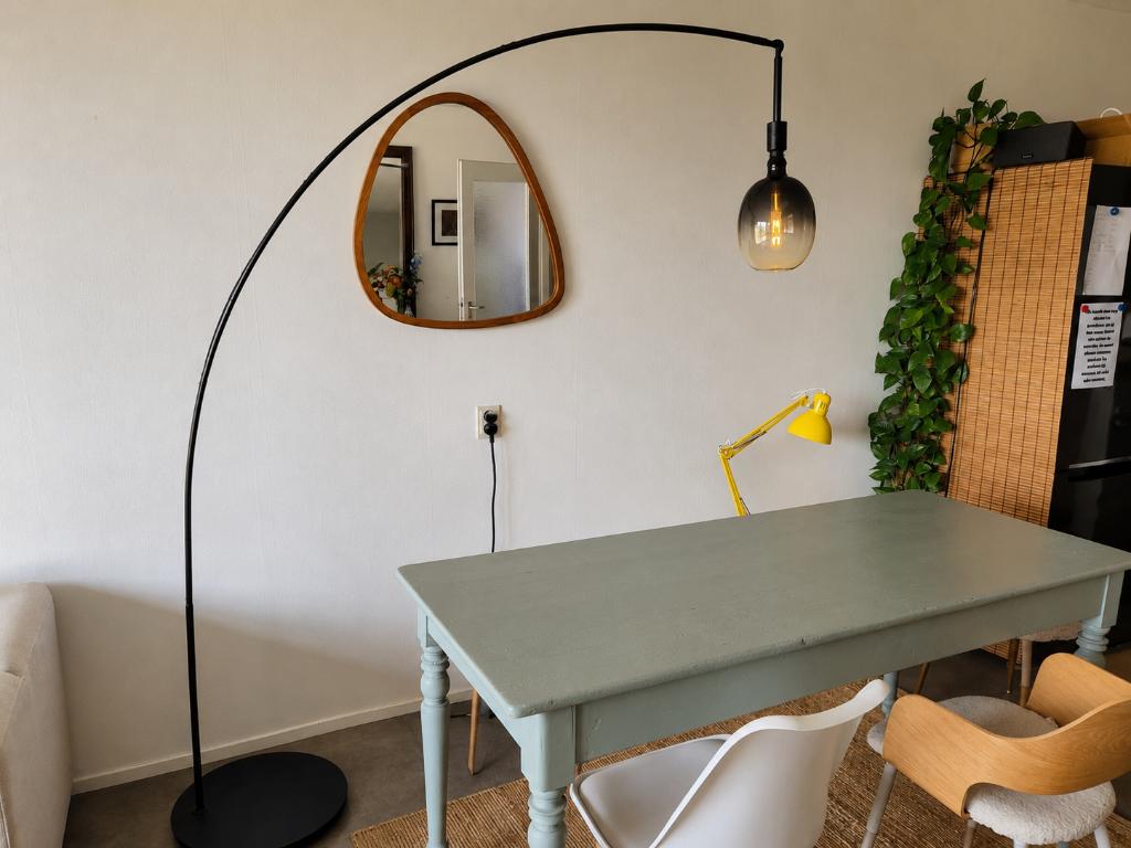 Booglamp Ikea rookglas, Huis en Inrichting, Lampen | Vloerlampen, Ophalen, Japandi Scandinavisch vintage, Zo goed als nieuw, Glas