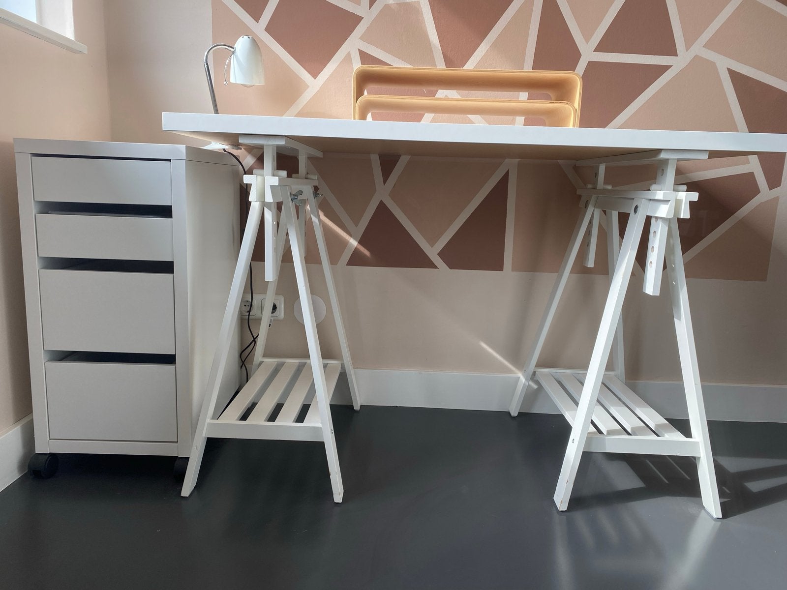 IKEA Linnmon / Adils bureau met Alex ladeblok, Met lades, Spaanplaat of MDF, Ophalen of Verzenden, Zo goed als nieuw